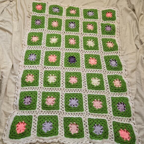 Crochet 3D Rose Blanket Granny Square Throw Afghan White/Green/Purple/Pink - Picture 3 of 10